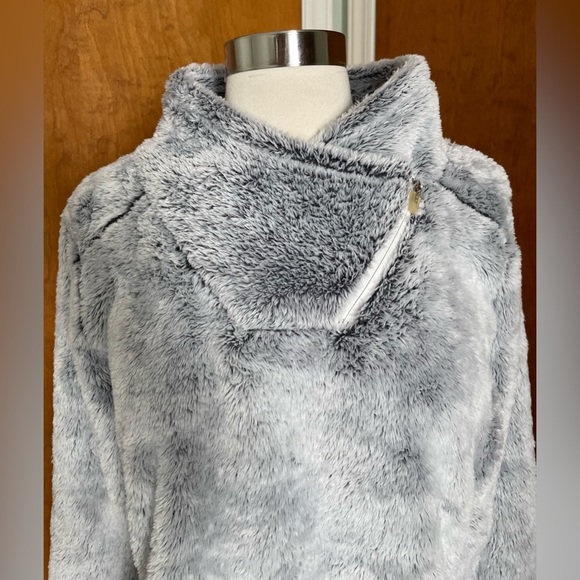 St. John’s Bay Active Faux Fur Gray Blue Pullover Sweater M Medium Zip Collar - Picture 3 of 9
